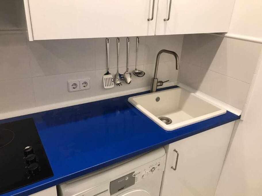 Un Genial Estudio En El Barrio Las Cortes Madrid Eksteriør bilde