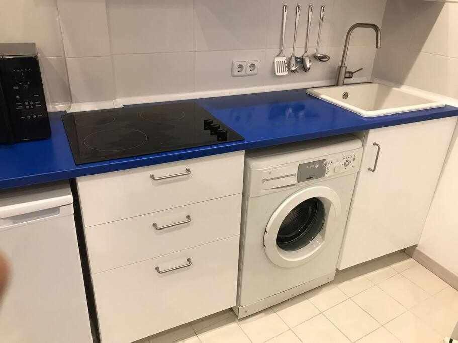 Un Genial Estudio En El Barrio Las Cortes Madrid Eksteriør bilde