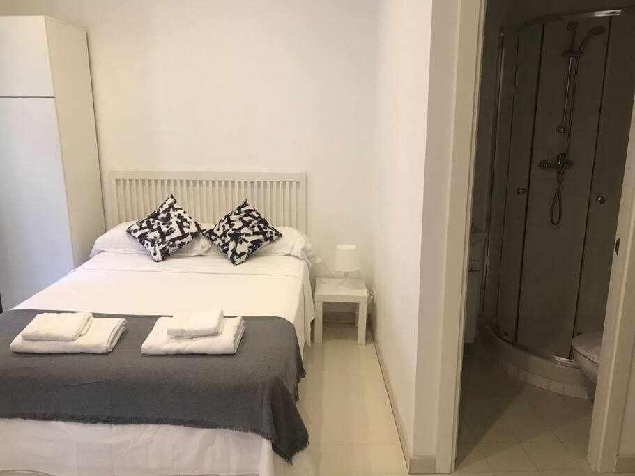 Un Genial Estudio En El Barrio Las Cortes Madrid Eksteriør bilde