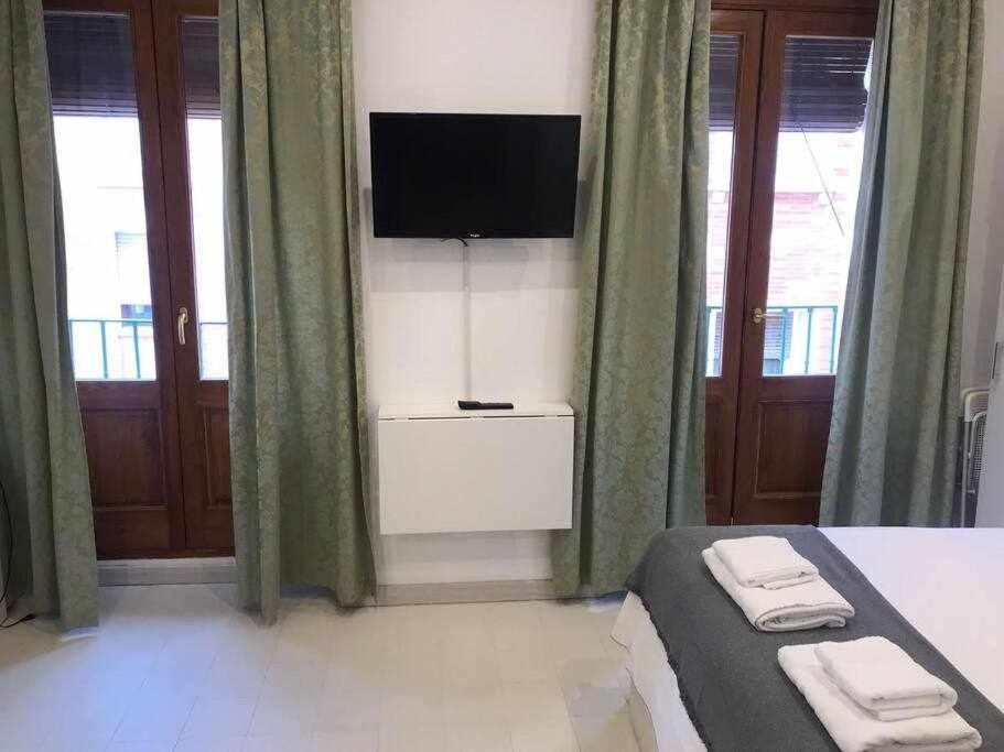 Un Genial Estudio En El Barrio Las Cortes Madrid Eksteriør bilde